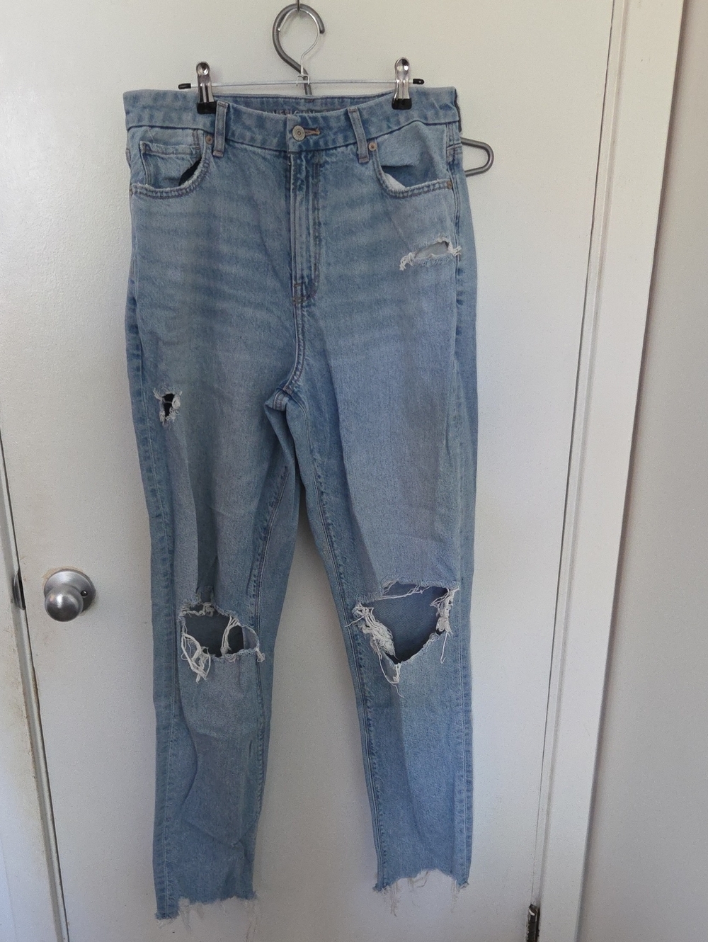 American Eagle Outfitters Light Blue Distressed Straight-Leg Jeans